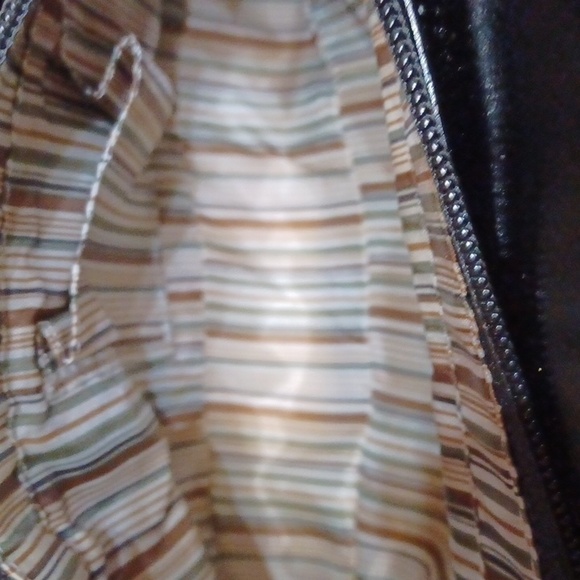 Cleo & Patel Vintage Zig Zag Shoulderbag in Black Leather & Patent Leather - Picture 5 of 7